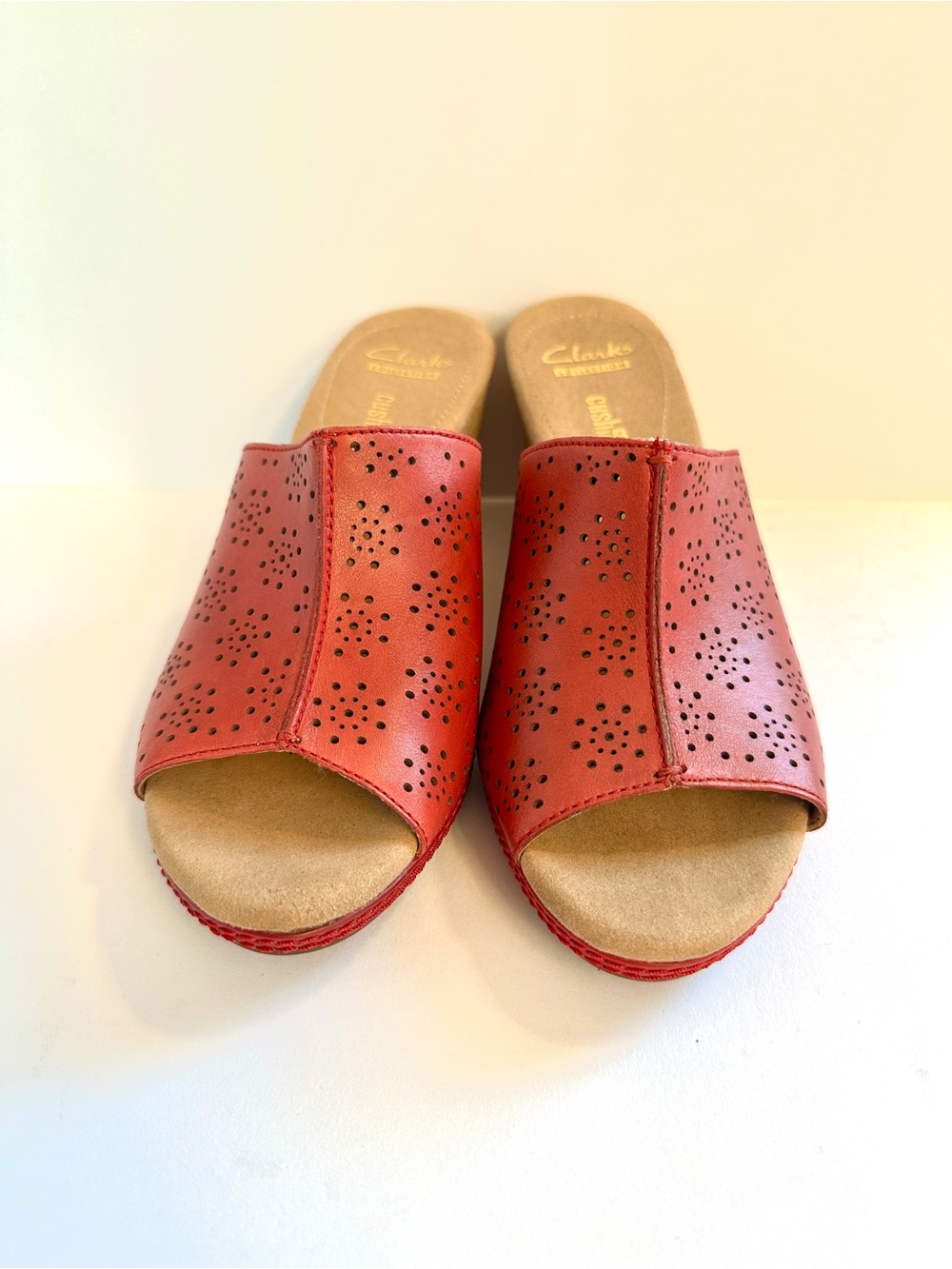 CLARKS WOMENS HELIO CORRIDOR RED PERFORATED LEATHER CORK WEDGE SANDALS NEW Sz8.5 - Picture 6 of 12